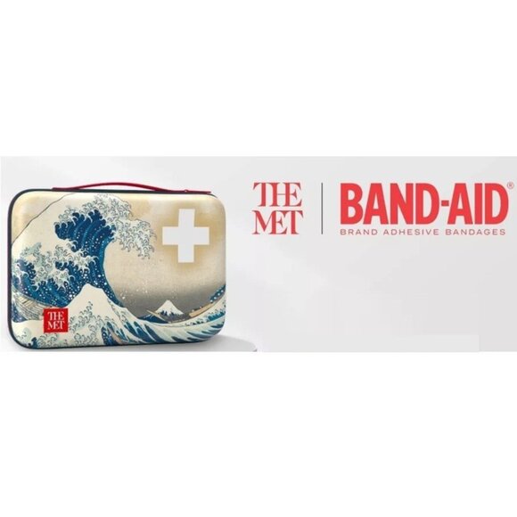 BAND-AID x THE MET Travel Case, Under the Wave Off Kanagawa - Picture 15 of 16